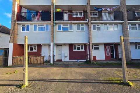 2 bedroom house to rent - Great Cambridge Road, Enfield