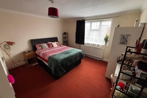 2 bedroom flat to rent, 24 Birchwood AvenueHatfieldHertfordshire