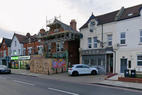 Property to rent - Brownhill Road, Catford, SE6