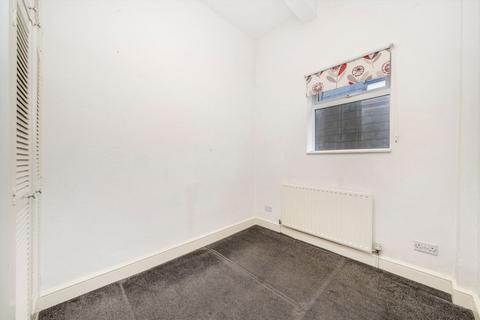 2 bedroom flat for sale, Askew Road, London W12