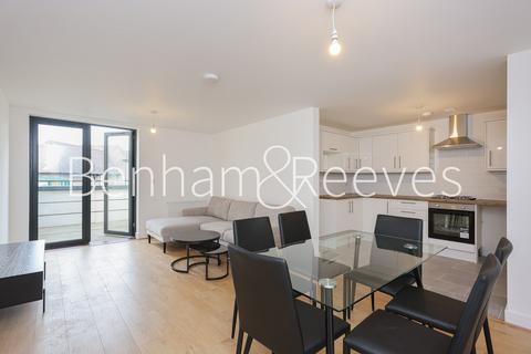3 bedroom apartment to rent, Canary Wharf, Shepherd Court E14