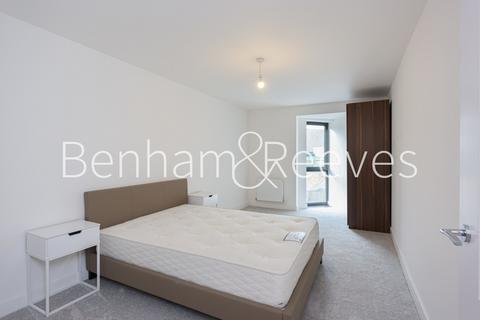 3 bedroom apartment to rent, Canary Wharf, Shepherd Court E14