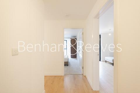 3 bedroom apartment to rent, Canary Wharf, Shepherd Court E14