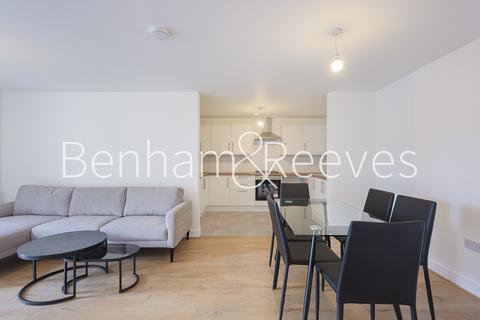 3 bedroom apartment to rent, Canary Wharf, Shepherd Court E14