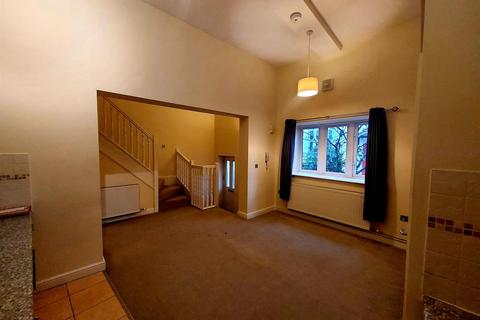2 bedroom property to rent, College Street, Worcester