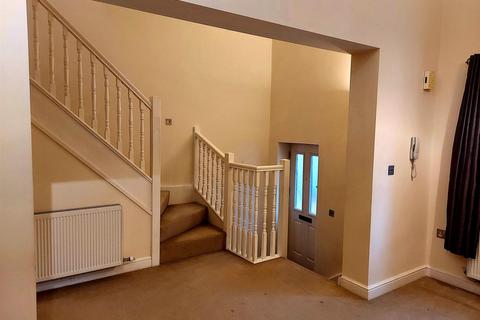 2 bedroom property to rent, College Street, Worcester