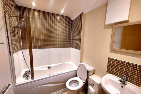 2 bedroom property to rent, College Street, Worcester