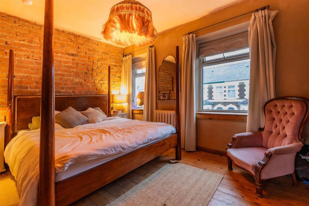 Pentrebane bedroom.jpg