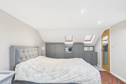 3 bedroom semi-detached house to rent, Shaftesbury Avenue, Feltham, TW14