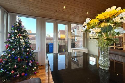 3 bedroom semi-detached house for sale, Sandpiper Drive, Adswood