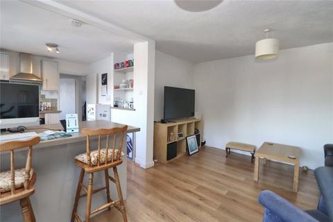 2 bedroom flat to rent, York Road, Woking GU22