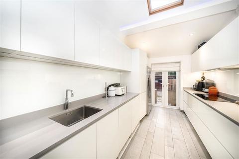 2 bedroom flat to rent, Ritherdon Road, London SW17