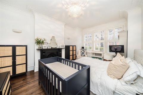 2 bedroom flat to rent, Ritherdon Road, London SW17