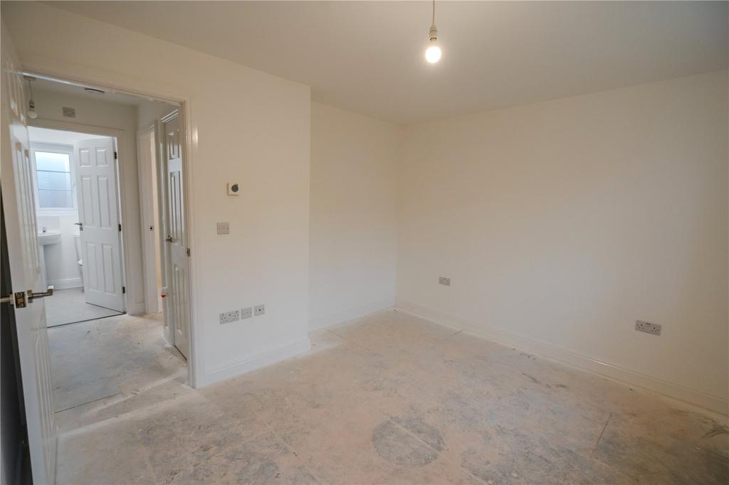 Bedroom 1 (2)