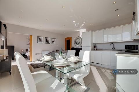 2 bedroom penthouse to rent, Clavering Place, Newcastle Upon Tyne, NE1