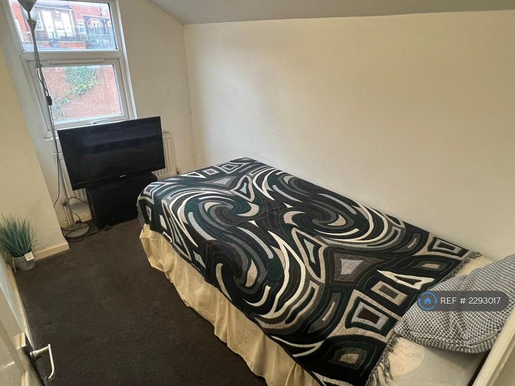 Bedroom 3/Study