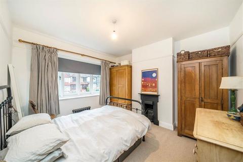 3 bedroom terraced house for sale, Milborough Crescent, London SE12
