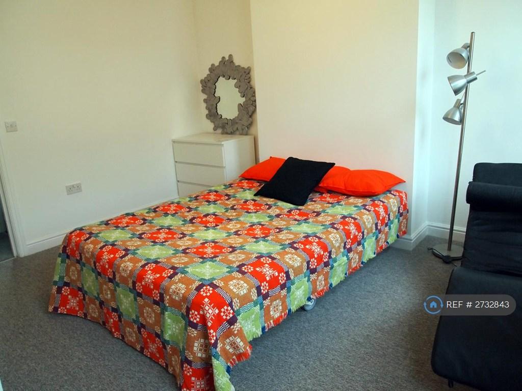 Large Bedroom