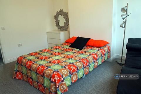 1 bedroom maisonette to rent, Creek Road, London, SE10