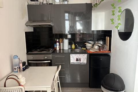 Studio to rent, 8 Kenton Road, Harrow HA1