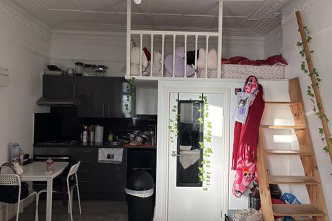 Studio to rent, 8 Kenton Road, Harrow HA1