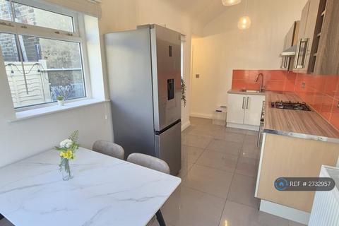 1 bedroom in a house share to rent, Bishops Road, London, W7