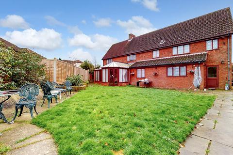 5 bedroom detached house for sale, Willen Park Avenue., Milton Keynes MK15