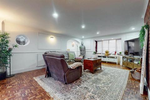 5 bedroom detached house for sale, Willen Park Avenue., Milton Keynes MK15