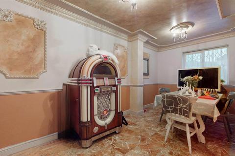 5 bedroom detached house for sale, Willen Park Avenue., Milton Keynes MK15