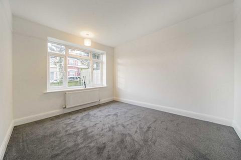 2 bedroom flat for sale, High Road, London N12
