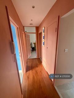 2 bedroom flat to rent, Compton Court, London, SE19