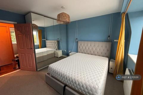 2 bedroom flat to rent, Compton Court, London, SE19