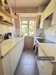 2 bedroom flat to rent, Compton Court, London, SE19