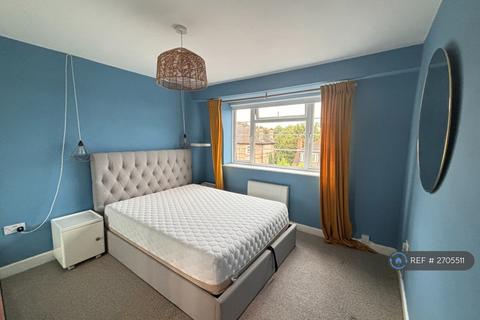 2 bedroom flat to rent, Compton Court, London, SE19
