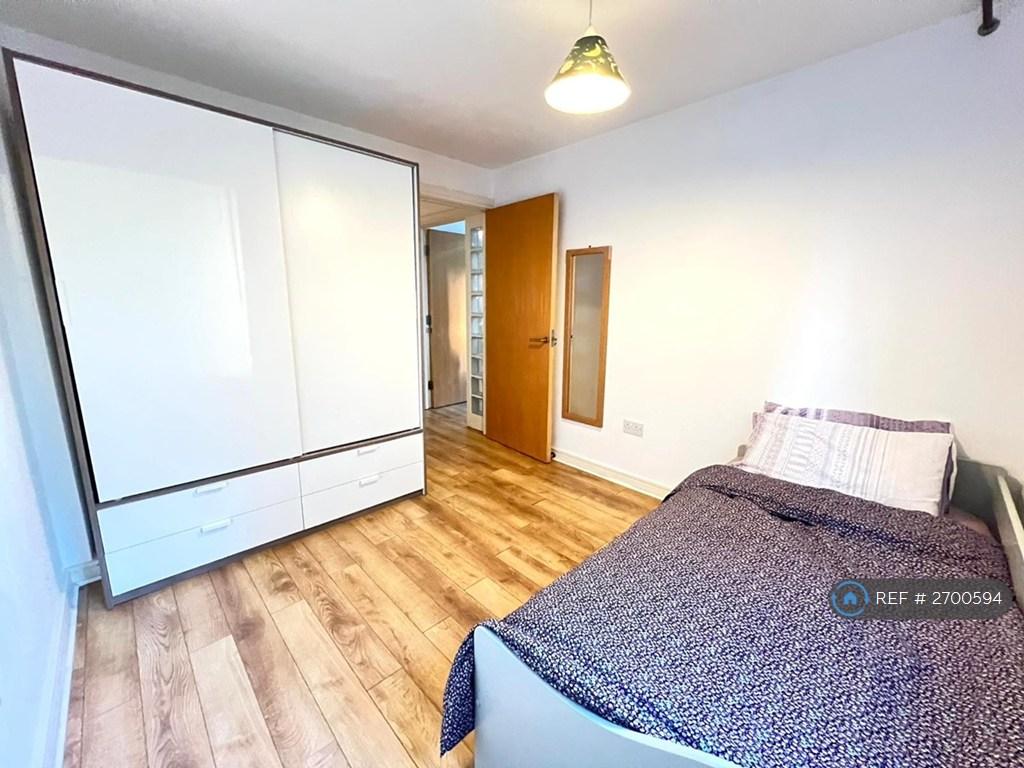 Single Bed Room With 2 Linked Single Bed