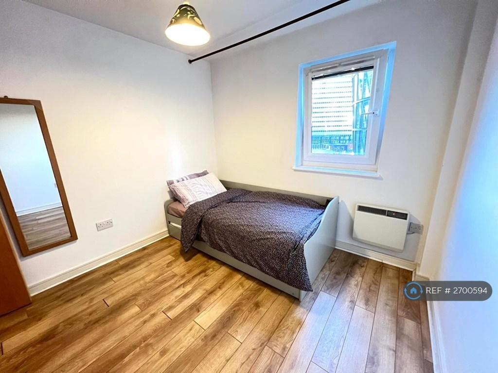Single Bed Room With 2 Linked Single Bed