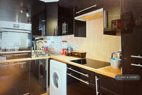 1 bedroom flat to rent, Nevern Square, London, SW5