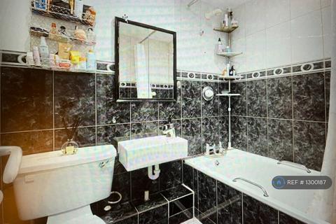1 bedroom flat to rent, Nevern Square, London, SW5