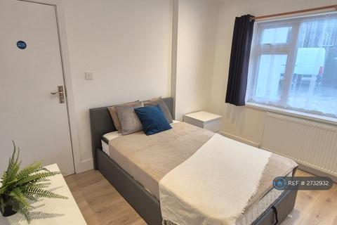1 bedroom in a house share to rent, Bradenham Road, Hayes, UB4