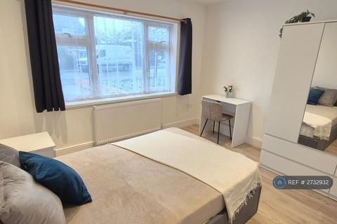 1 bedroom in a house share to rent, Bradenham Road, Hayes, UB4