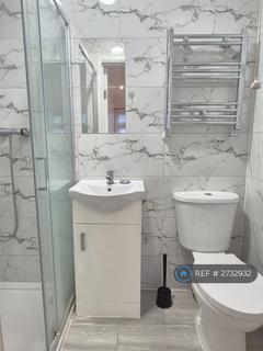 1 bedroom in a house share to rent, Bradenham Road, Hayes, UB4
