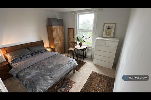 1 bedroom in a house share to rent, Avenue Road, London, W3