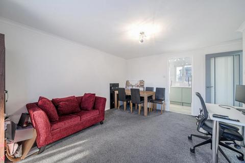2 bedroom flat to rent, Charleston Close,  Feltham,  TW13