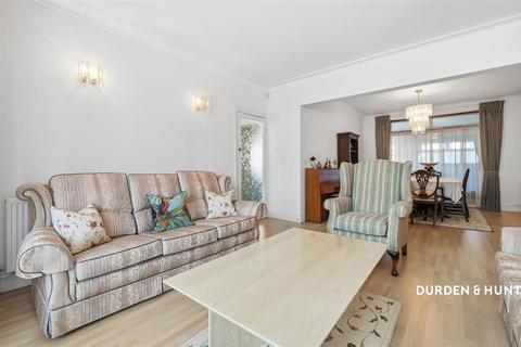3 bedroom end of terrace house for sale, Glenwood Gardens, Gants Hill IG2