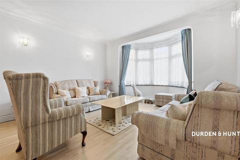 3 bedroom end of terrace house for sale, Glenwood Gardens, Gants Hill IG2