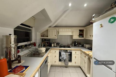 3 bedroom flat to rent, Roland Gardens, London, SW7