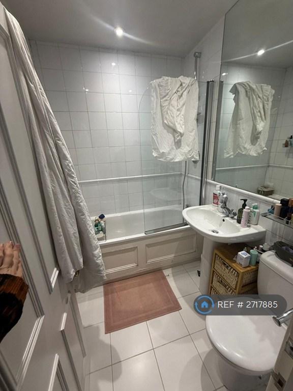 Bathroom (En-Suite)