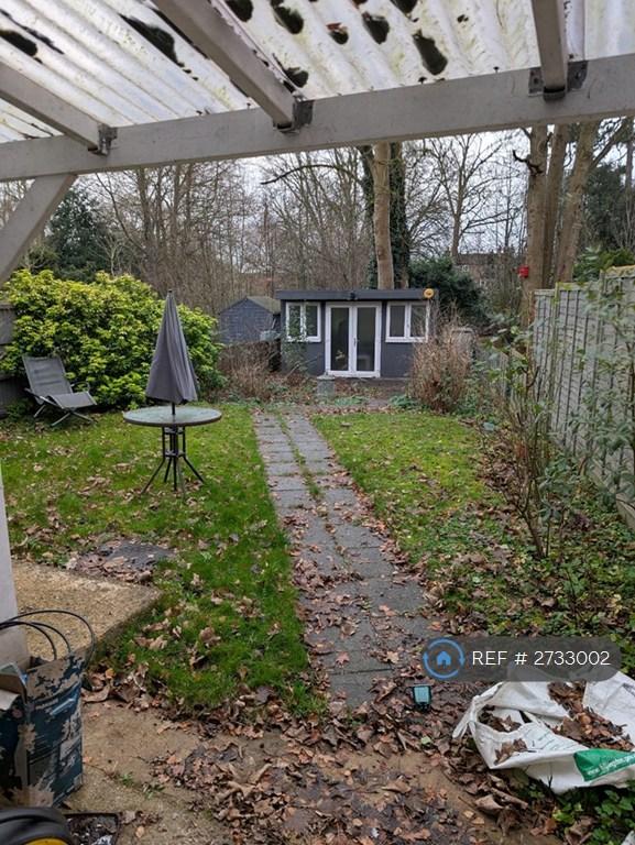 Gym / Outhouse In Garden With Electricty