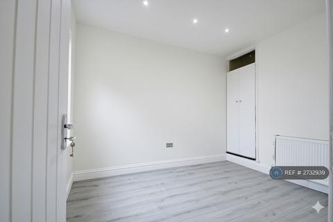 undefined, Russell Rise, Luton, LU1