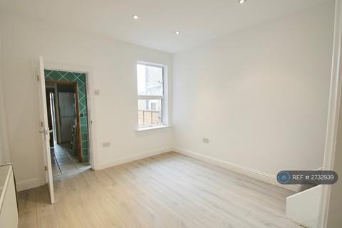 undefined, Russell Rise, Luton, LU1